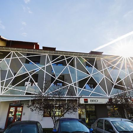 Net Hotel Питещ Екстериор снимка