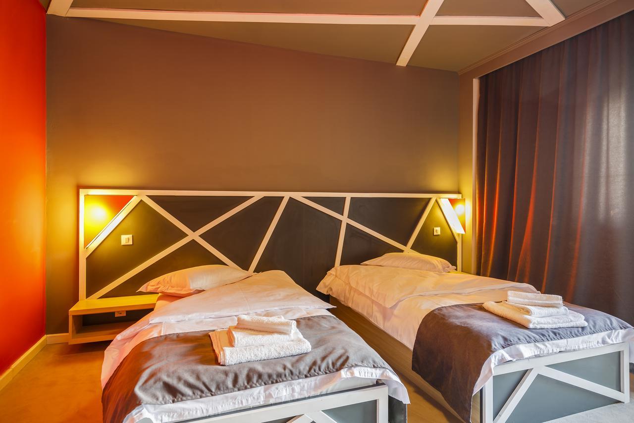 Net Hotel Питещ Екстериор снимка
