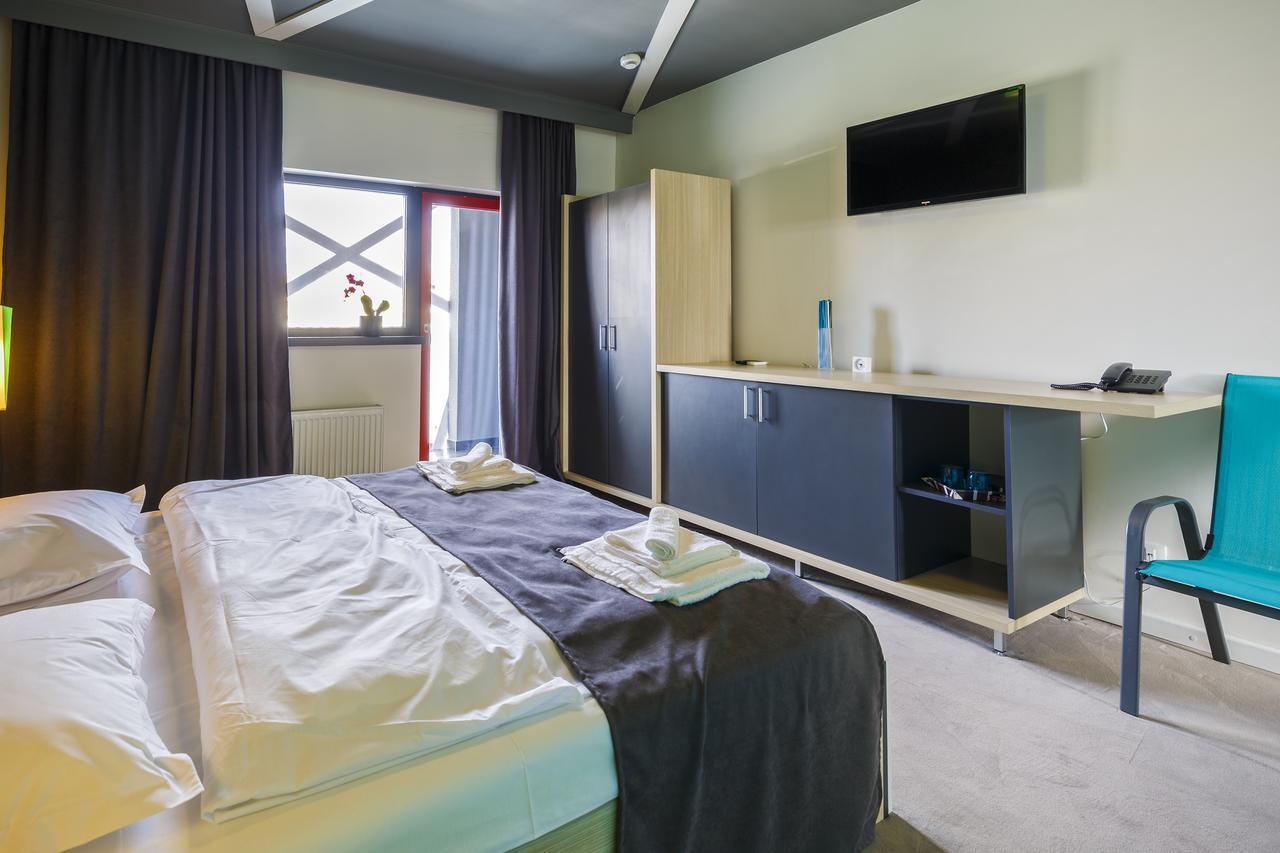 Net Hotel Питещ Екстериор снимка