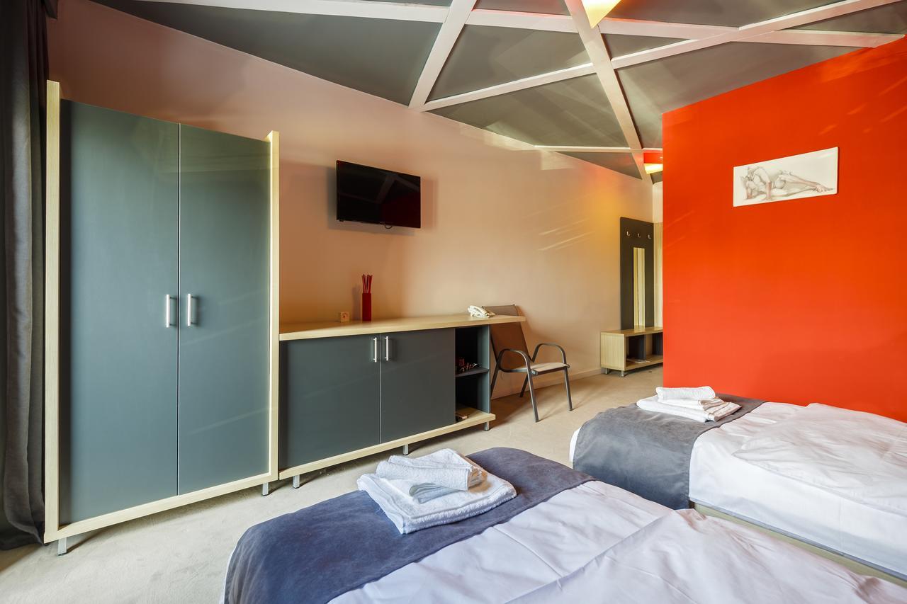 Net Hotel Питещ Екстериор снимка
