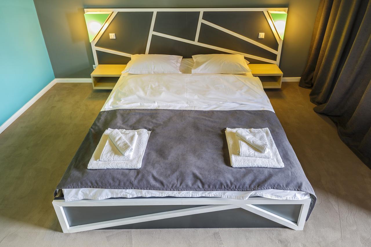 Net Hotel Питещ Екстериор снимка