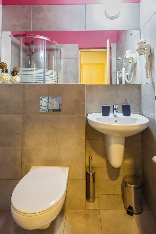 Net Hotel Питещ Екстериор снимка
