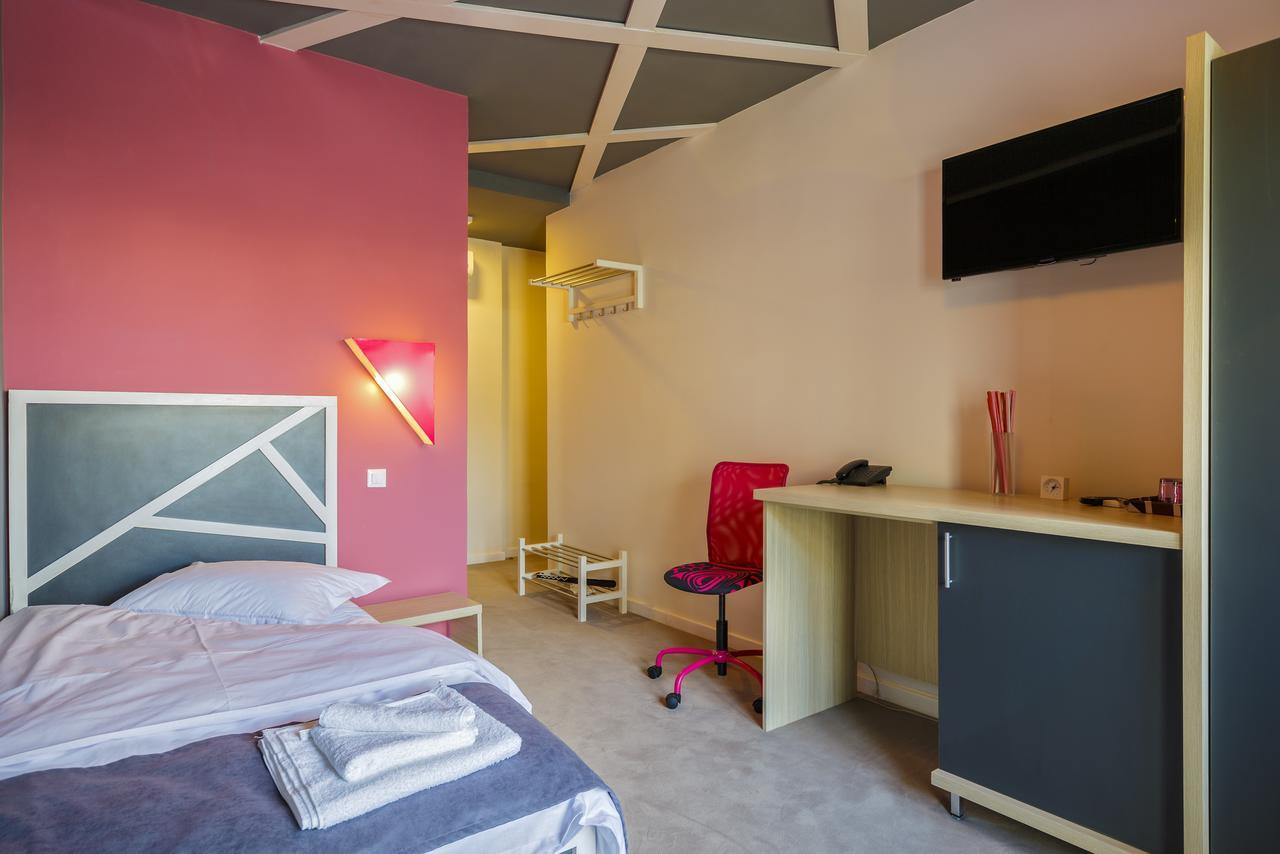Net Hotel Питещ Екстериор снимка