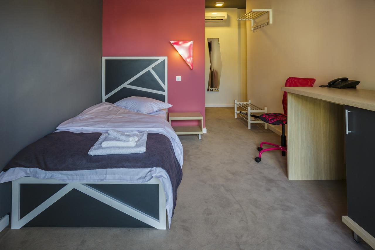 Net Hotel Питещ Екстериор снимка