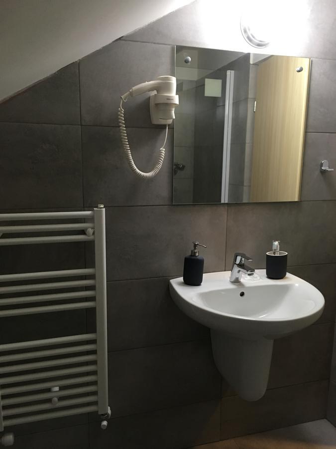 Net Hotel Питещ Екстериор снимка