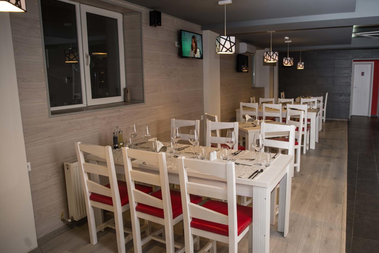 Net Hotel Питещ Екстериор снимка