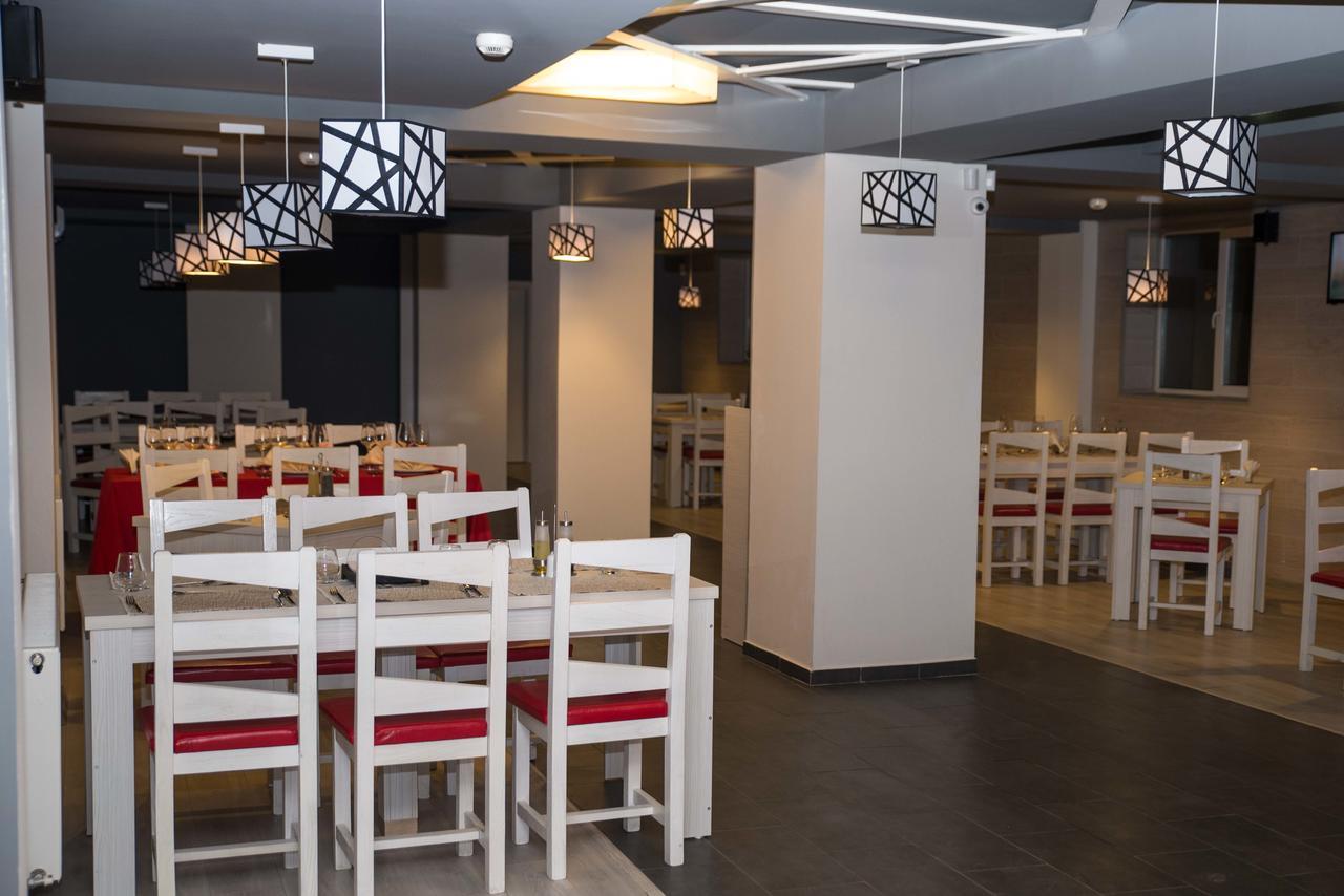 Net Hotel Питещ Екстериор снимка