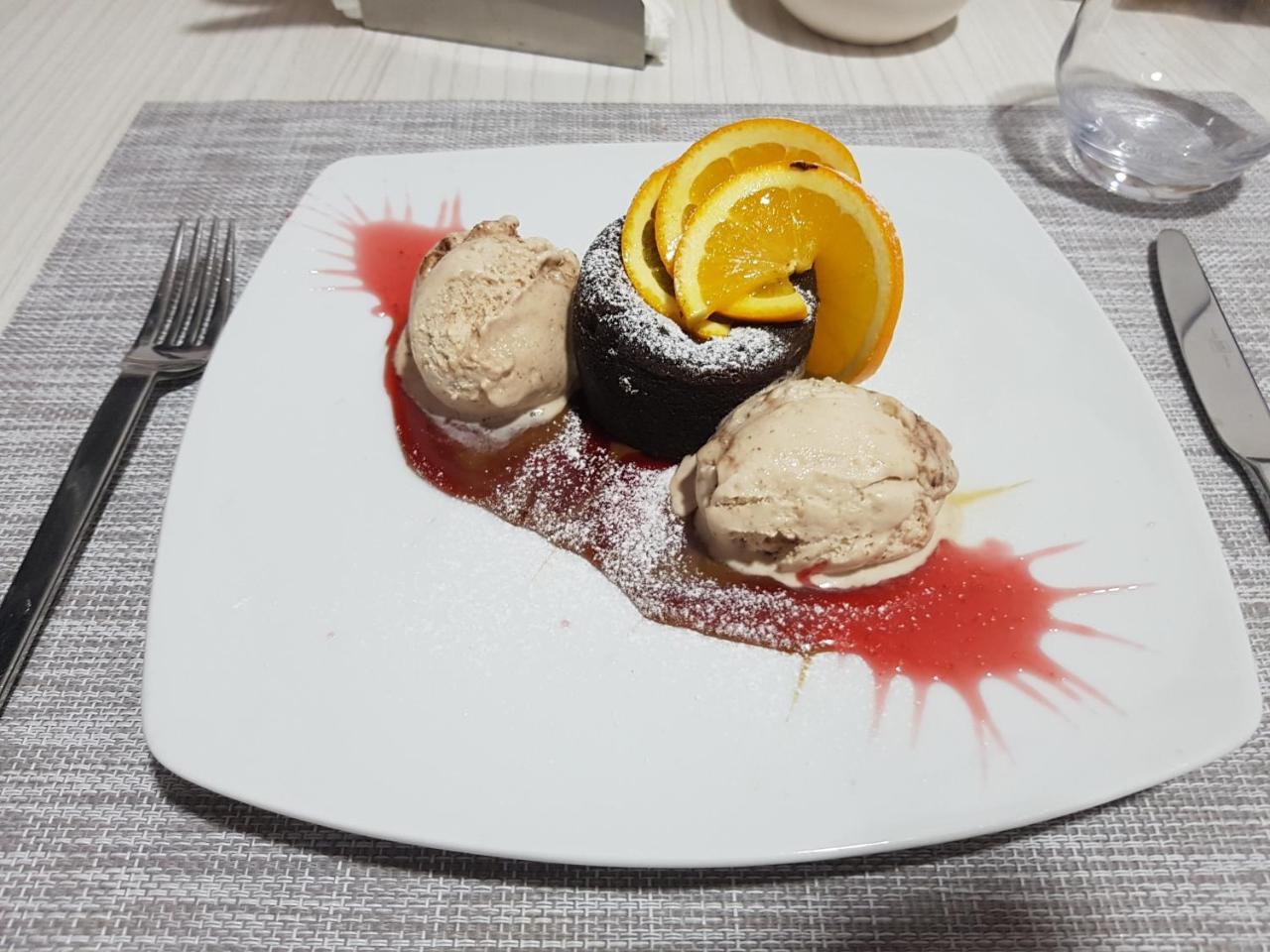 Net Hotel Питещ Екстериор снимка