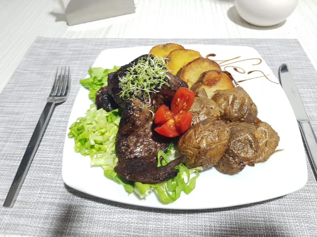 Net Hotel Питещ Екстериор снимка